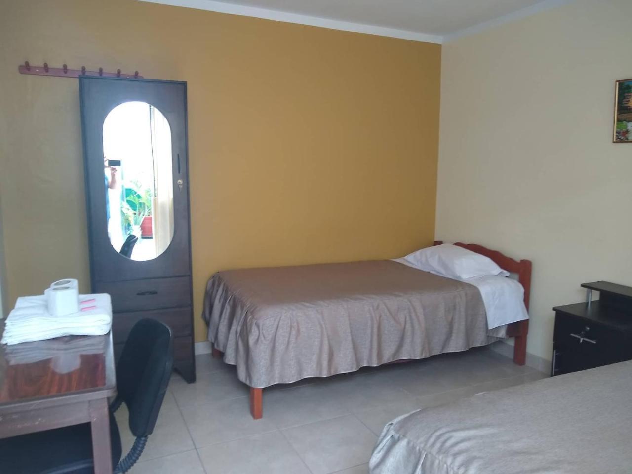 Hospedaje Golden Inn Camaná Esterno foto